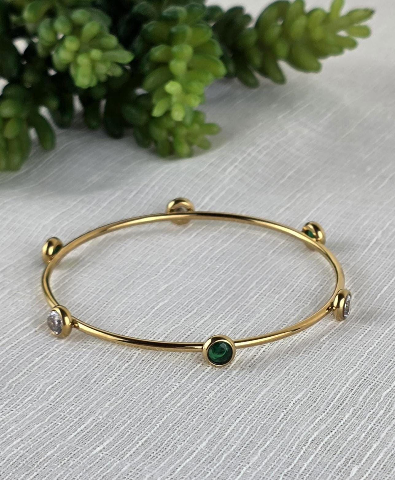 Gold Plated Stainless Steel Bracelet with Pearl and Zirconia – Minimalist Luxury Jewelry