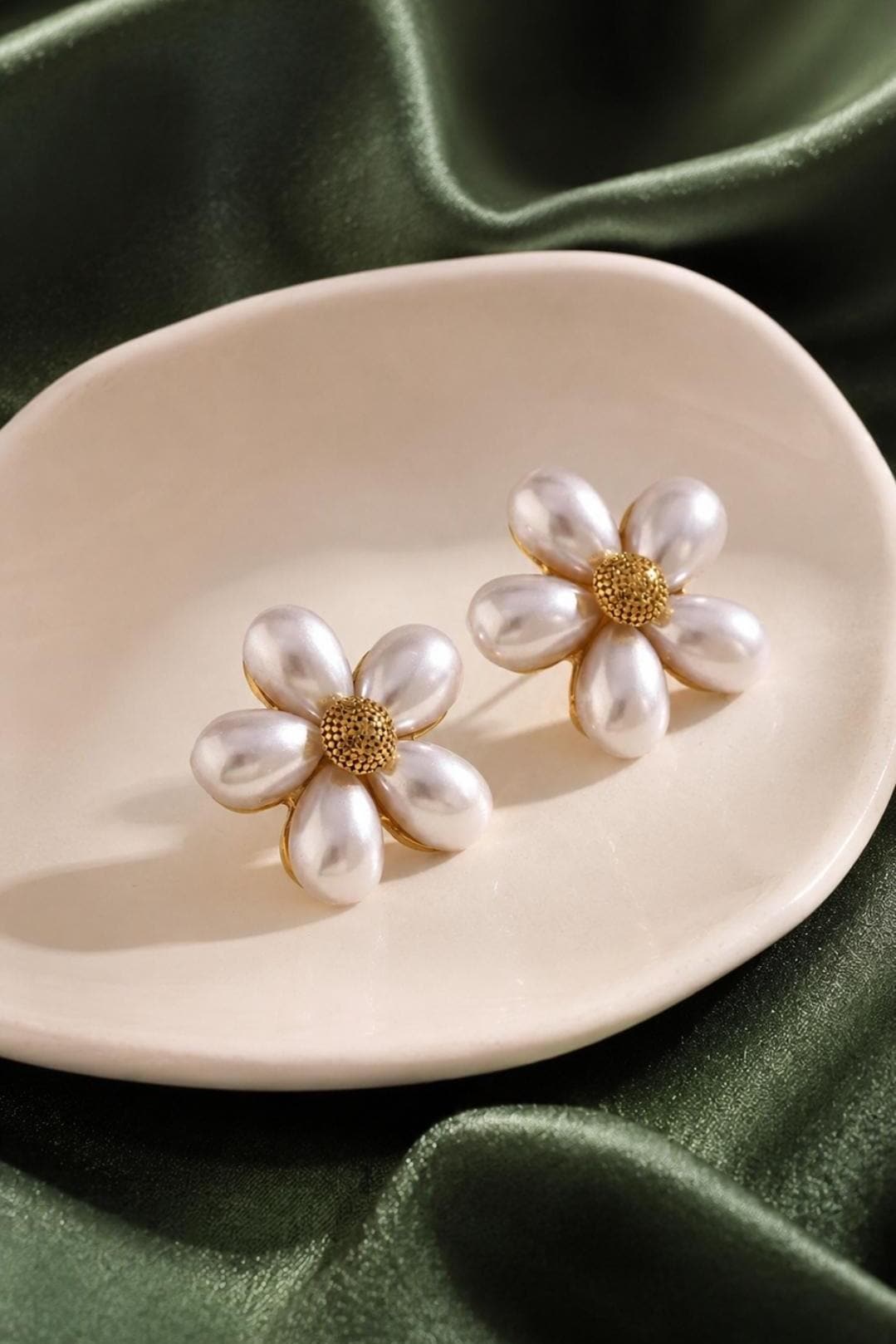Daisy Pearl Stud Earrings, 18K Gold Plated Flower Design, Dainty Floral Jewelry