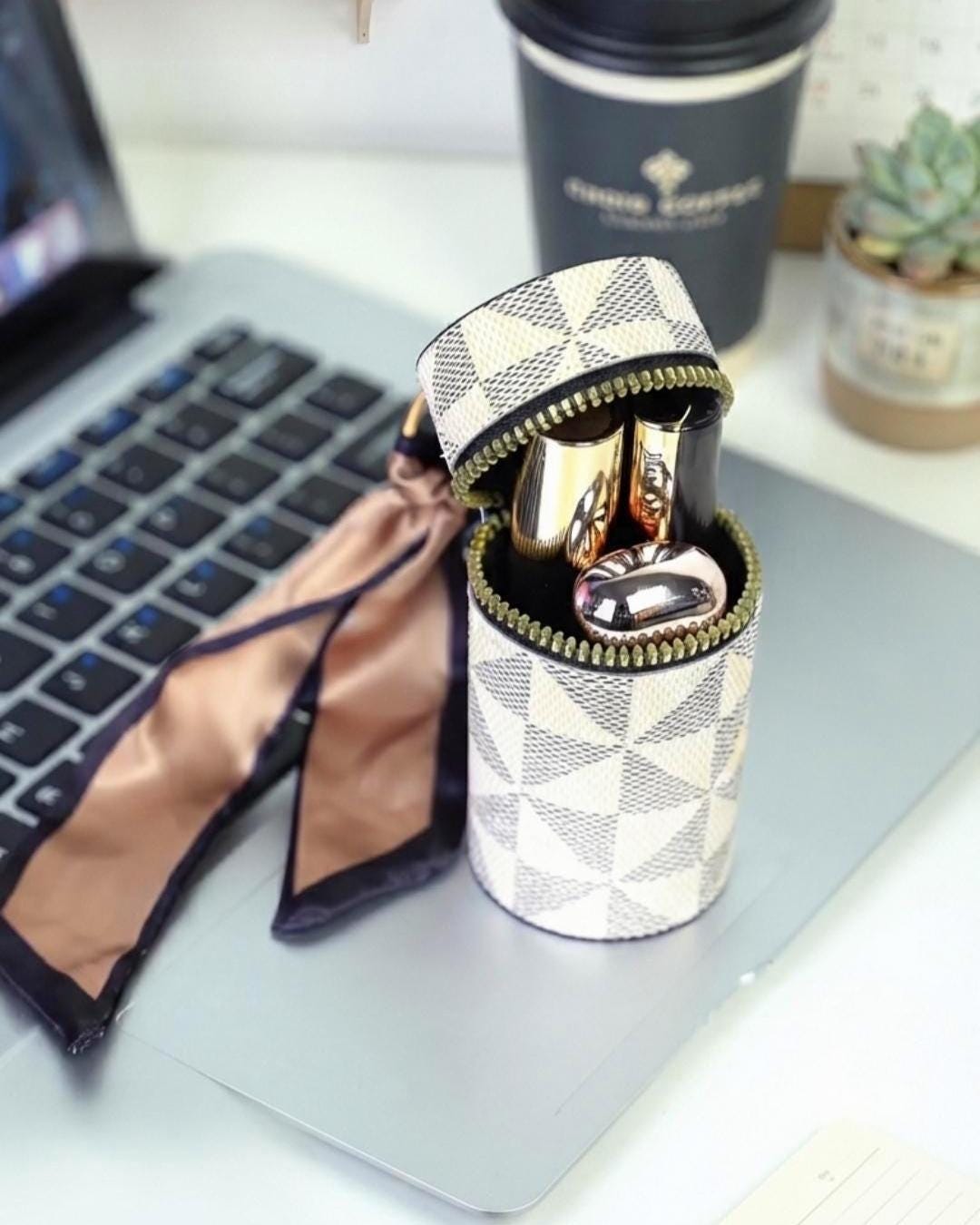 Mini Coin Purse Keychain, Vegan Leather Coin Pouch, Zipper Wallet Charm, AirPods Case, Purse Accessory, Gift for Women